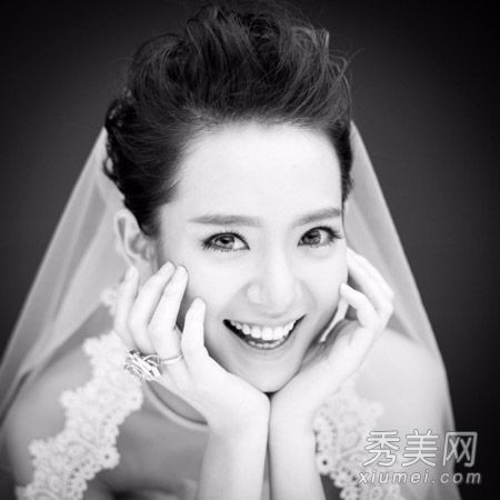 戚薇李承炫太阳婚纱照短发新娘的平移是美丽的