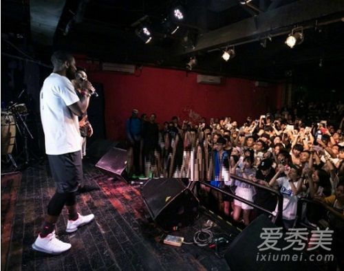 耐克2017欧文亚洲巡回赛北京站穿什么类型的运动鞋?