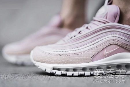 nike air max 97的最新粉色蛇皮版何时上市