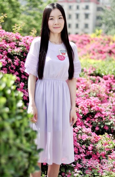 略胖女孩长裙藏肉藏瘦的着装技巧