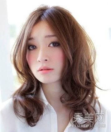 2013年最新發型女性燙發浪漫長卷發圖片