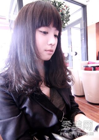 冬天流行什么发型？韩式卷发既温暖又时尚。
