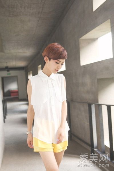 雪纺衬衫搭配裙子和裤子可以阻挡炎热的夏天