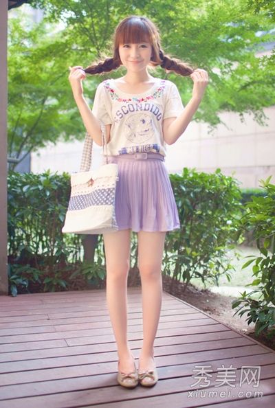 夏至穿着雪纺裙子的t恤很漂亮,出门时可以吸引超级大眼睛。
