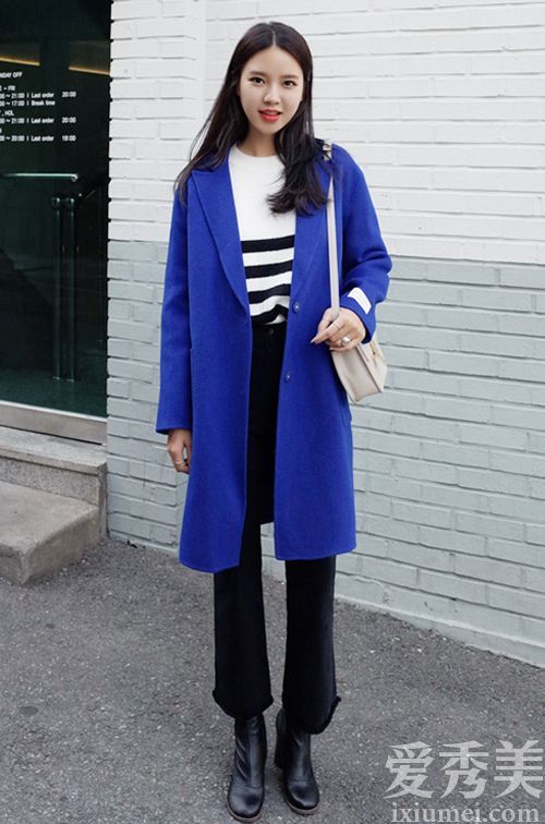 明亮的大衣在大衣季节会吸引更多的注意力。