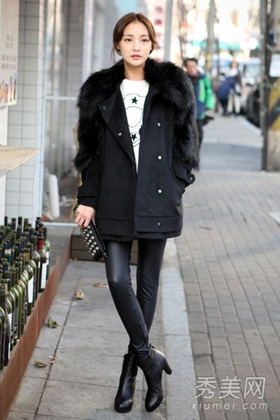 一个矮个子女孩必须学会一件短外套来搭配冬天穿一件又高又好的衣服。