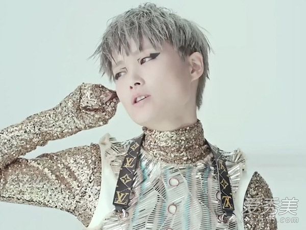 李宇春MV播放新花樣眼妝