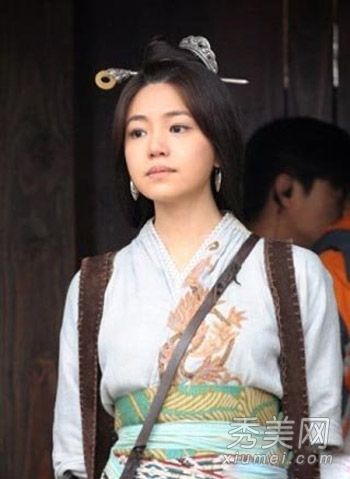 秦末,明月陈妍希的新发型和面孔对他不利。