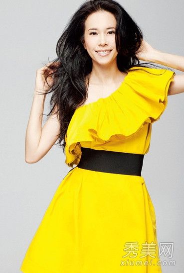 莫文蔚过去喜欢周星驰。长发很性感