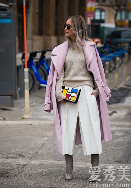 双人十一必须买一件时尚保暖的单品长外套。