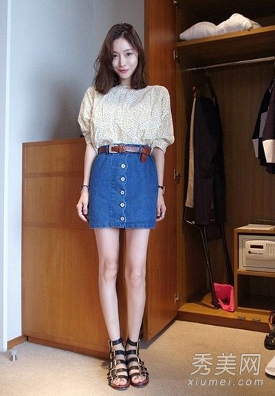 短裙和短裤时尚搭配，扬长避短，彰显身材