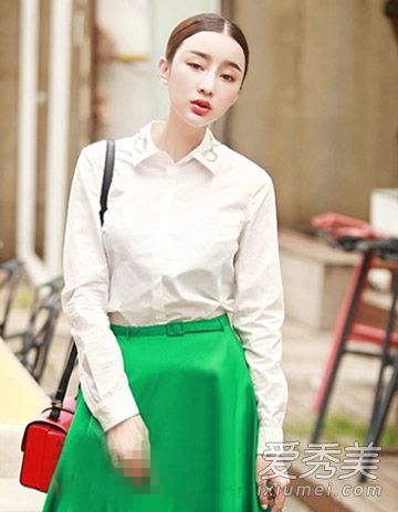 如何在春天铁龙没有刘海的头发?马尾辫简单又有能力。