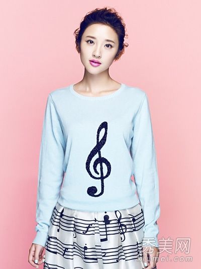 唐亦馨初秋的时候,发型很清纯。