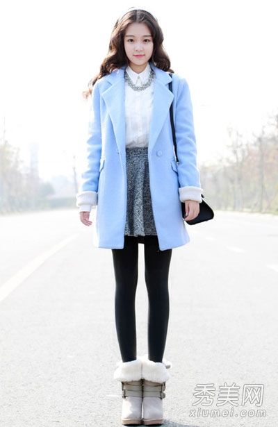 羊毛外套+短裙+短靴冬季最佳造型