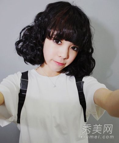 这是修剪和老化韩国短卷发的唯一方法。