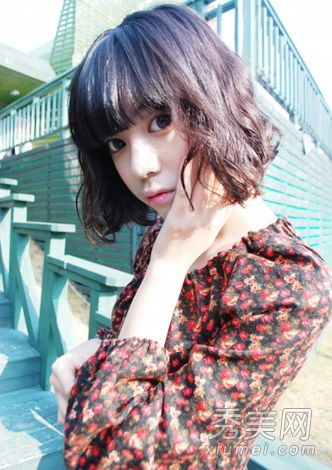 现在流行什么发型?鸡蛋卷是正确的方法。