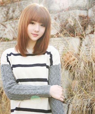 你春天的发型是什么样的?纯净、中等长度的直发