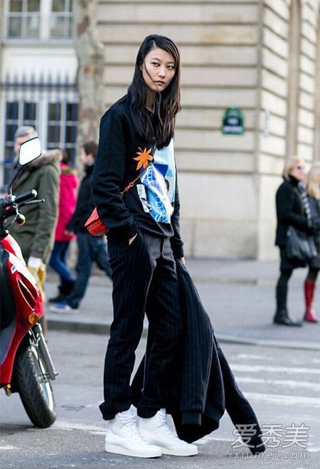 运动鞋配衣服图片休闲风是最舒服的