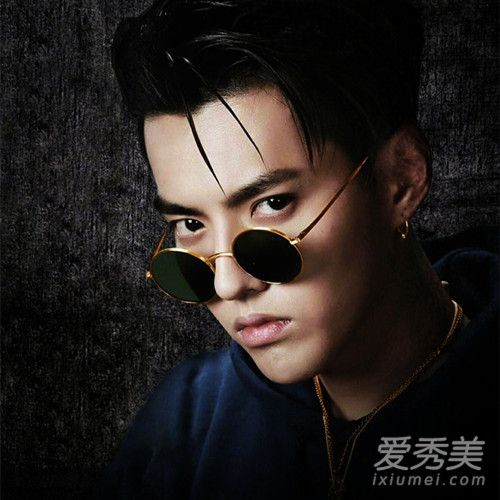 中国有嘻哈吴亦凡太阳镜。多少钱？