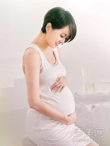 梁咏琪的塔图肖像暴露了孕妇的短发