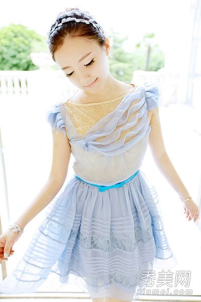 约会必须穿八件女装。