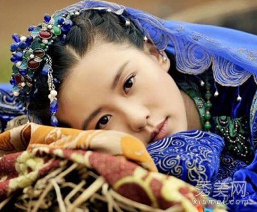 在风中,刘诗诗的风格是惊人的,现代的发型更是动人。