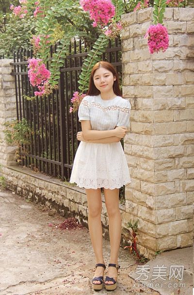 高腰伞裙搭配百搭外套，身材好。