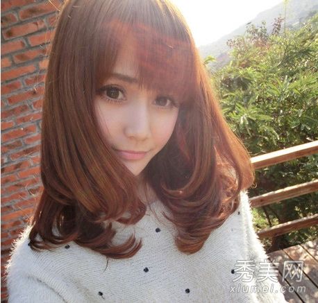 中等长度的梨形发型大大增加了你的气质和魅力。