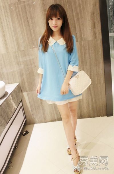 胖女孩穿着宽松的裙子看起来又瘦又新鲜。