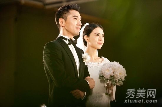 高圆圆赵又廷的新娘婚纱分布很漂亮