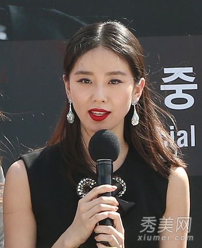 刘师师的发型叫什么名字?中间的直发清新雅致