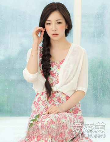 春天和夏天的女孩最适合改变发型,让头发保持青春。