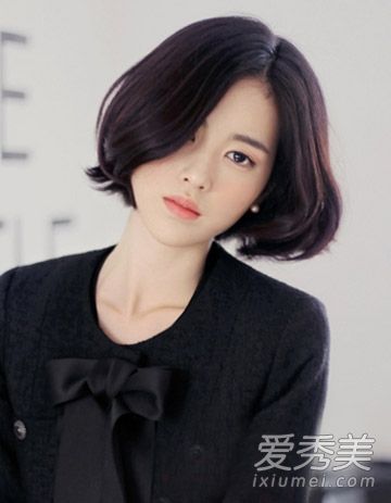 9蓬松内扣短发轻松勾勒时尚感