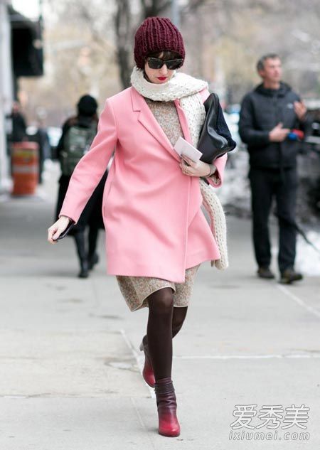 2015年冬天穿什么粉色外套很有女人味