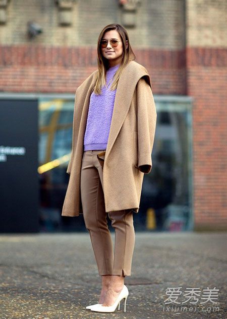 黑色和灰色驼色外套在冬天一定很优雅