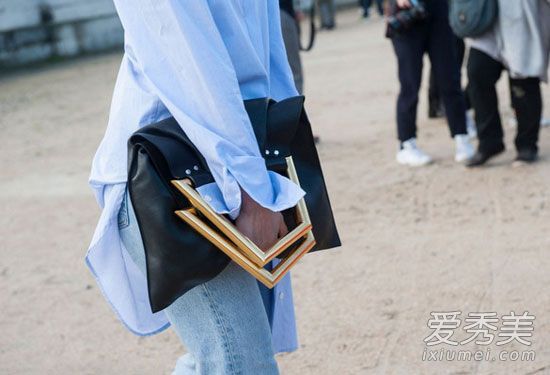 在年底,当派对季节到来的时候,在你拿镜子之前你会带什么样的包?