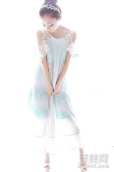 夏季气质连衣裙高跟鞋打造苗条身材