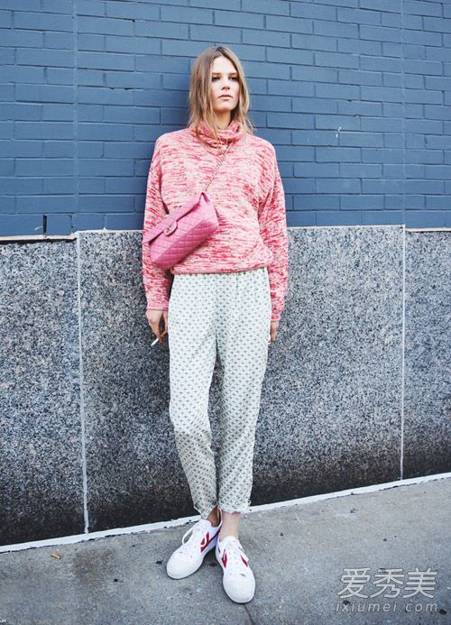 当粉色在2016年流行时,从粉色毛衣开始