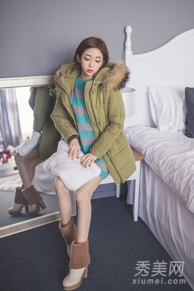 如何穿漂亮的羽绒服和裙子也很苗条。
