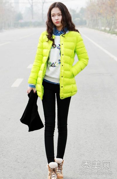 穿着羽绒服和紧身裤，胖人的冬装看起来更瘦。