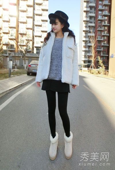 外套+毛衣+裙子层混搭展现身材
