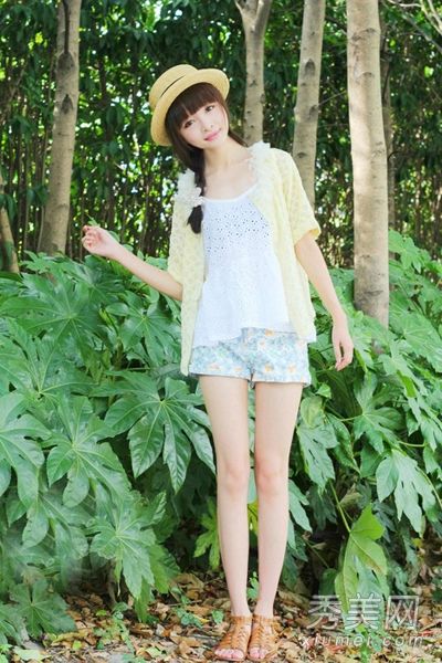 8个清新甜美的小女孩对秋老虎做出了清凉的回应