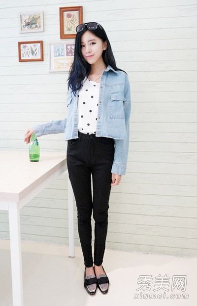 牛仔外套在秋天装扮