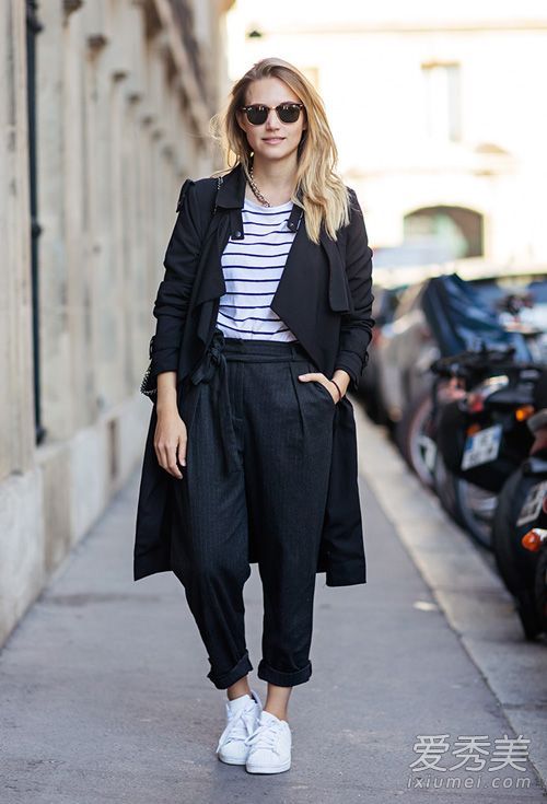 给我一双能搭配所有冬季款式的白色鞋子。