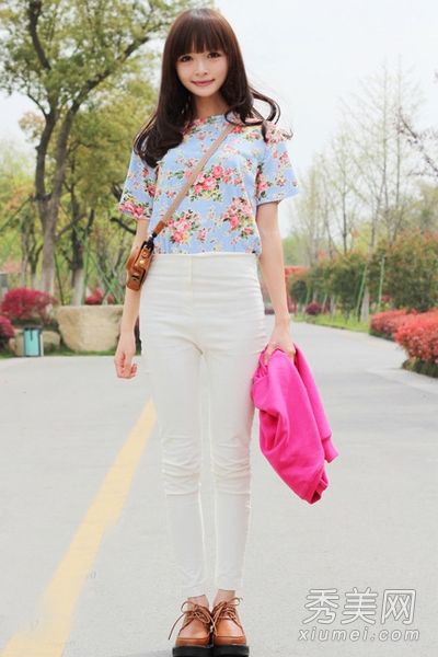 夏末，平角短裤和秘密胖女孩变成了超薄纸人。