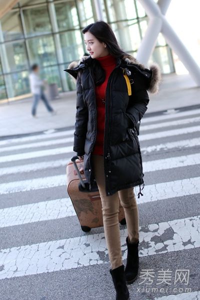 长羽绒服在深冬很薄,在低温下也很漂亮。