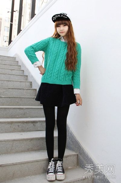 高领毛衣+短靴+连裤袜内热带魅力