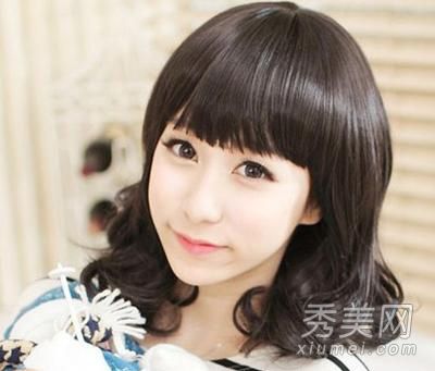 2013年最流行的烫发发型是长发和梨花烫发