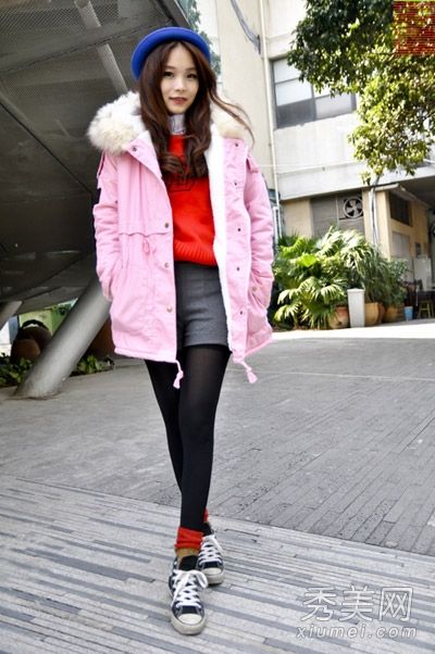 棉衣+短裤+连裤袜水平混搭秀身材