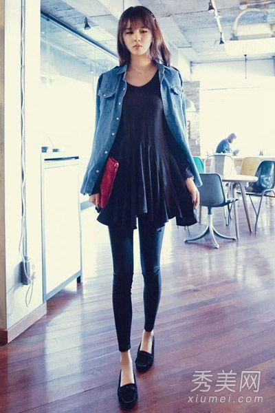 秋天,帅气的牛仔外套必须和漂亮的衣服搭配。